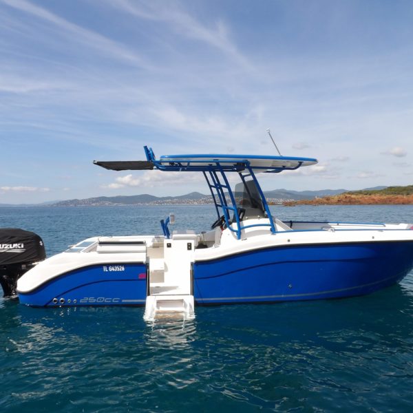 SeaGame 250 cc – Pêche sportive à Saint-Raphaël Nautique Concept, votre expert en bateaux de pêche sportive à Saint-Raphaël, vous présente le tout nouveau SEA GAME 250 cc, un bateau spécialement conçu pour les passionnés de pêche et les amateurs de nautisme.