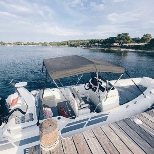 Brig Eagle 6.7 – Semi-rigide à Saint-Raphaël Nautique Concept, votre expert en bateaux à Saint-Raphaël, vous présente le Brig Eagle 6.7, un semi-rigide polyvalent et performant qui saura répondre à toutes vos attentes.