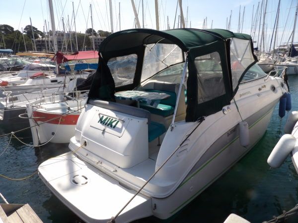 Le SEA RAY 260 SUNDANCER est un bateau d'occasion de 1999, idéal pour des sorties familiales ou des parties de pêche. Avec son moteur de 260cv, il vous offre des performances exceptionnelles et un confort inégalé. Ce bateau est en excellent état, entretenu avec soin par des professionnels (factures à l'appui). Ne manquez pas cette occasion unique de profiter de la mer !