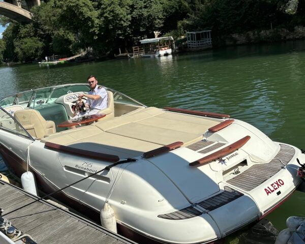 https://www.jeanneau.com/fr/boats/powerboat/32-runabout/443-runabout-755